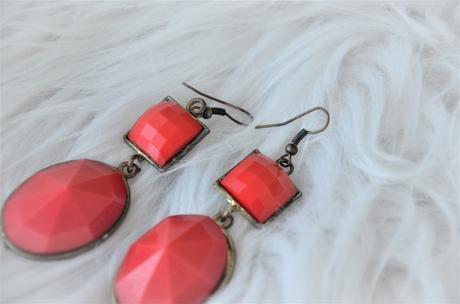 Červené náušnice, 