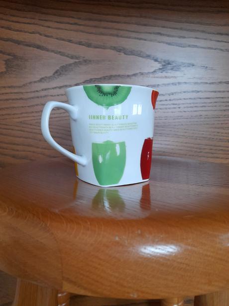 Šálka s motívom ovocia, 