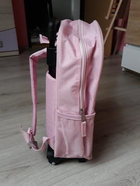 Školská taška na kolieskach,