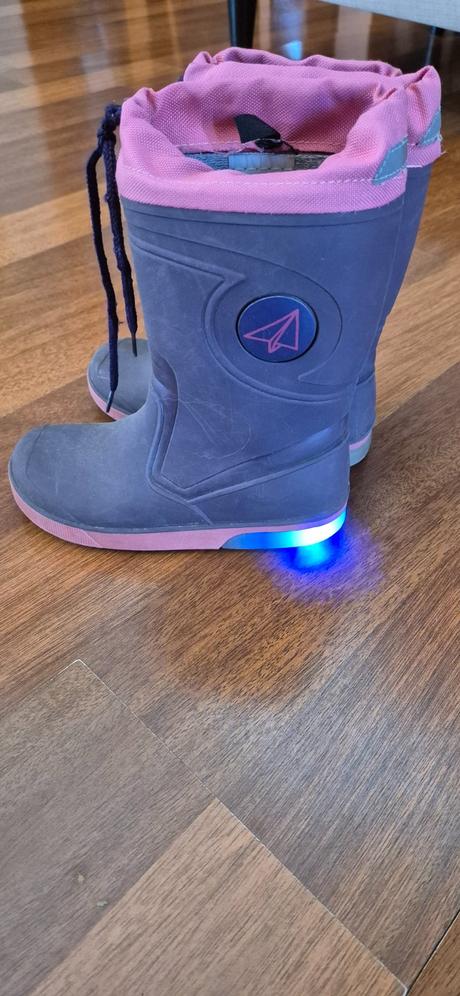 Gumaky 28-29, lupilu,28