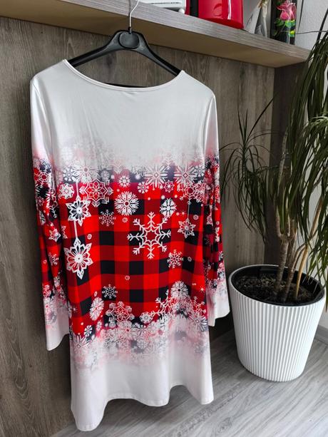 Vianočné šaty veľkosť xl oblečené 1x, xl