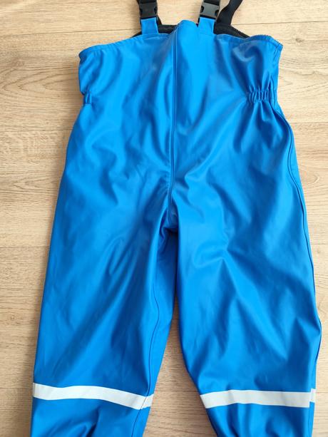 Nohavice do dažďa, 98