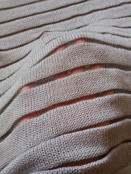 Extravagantný sveter veľ s, s