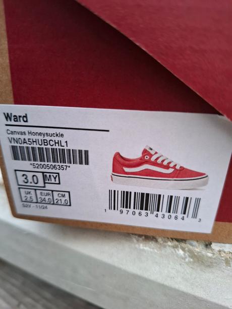 Predám vás pláštenka veľ.34, vans,34