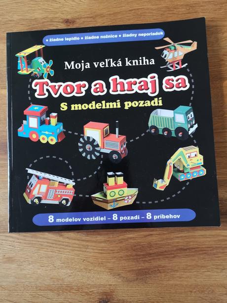 Moja veľká kniha tvor a hraj sa s modelmi v pozadi, 