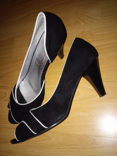 Raz obute lodicky, 38