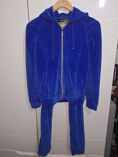 Teplakove supravy carpe diem, 152