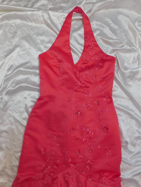 Velmi pekne kvalitne slavnostne saty, 38