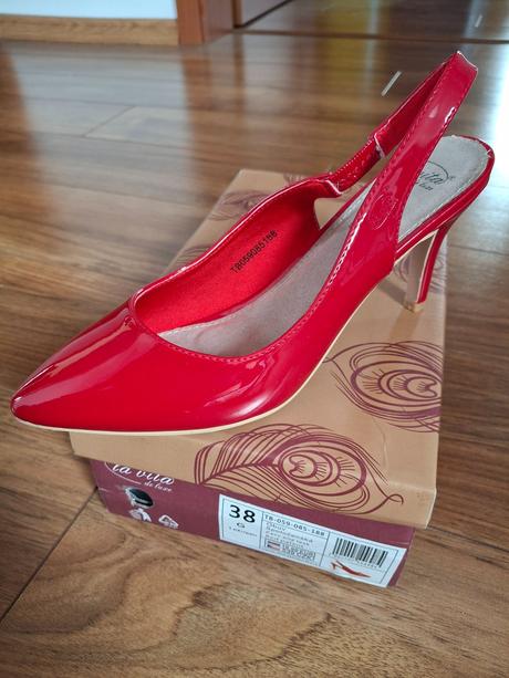 Lodičky la vita de luxe, 38