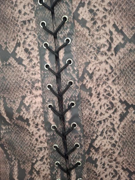 Sexi koženkove šaty, bershka,l