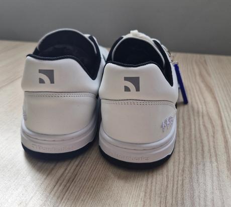 Arise - white & black 41 x263, be lenka,41