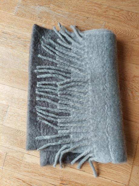 Šedosivý teplý hutný šál, 