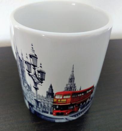 Oficiálny hrnček londýn big ben a červený autobus,