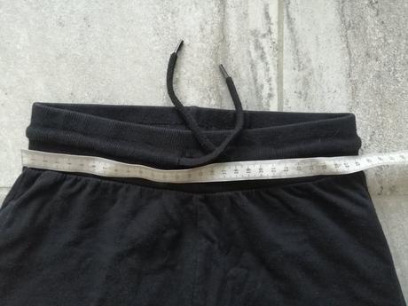 Čierne ľahké tepláky v140, 140