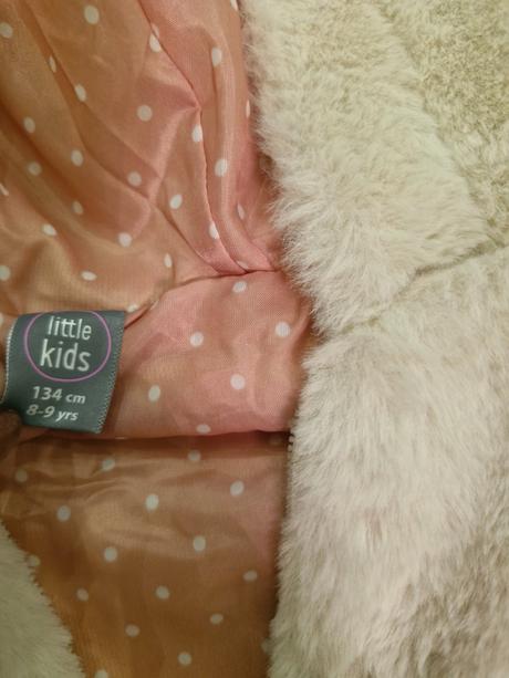 Dievčenská kožuchová vesta, 134