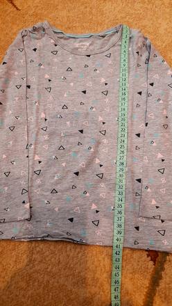 Darujem tričko, lupilu,98