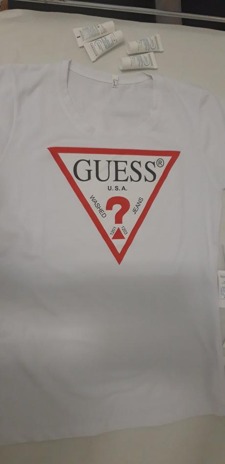 Biele tricko s napisom guess, 36
