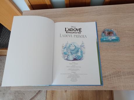 Kniha disney ľadové kráľovstvo(edícia s darčekom), 