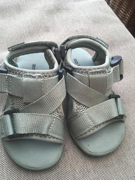 Sandalky reserved, reserved,20