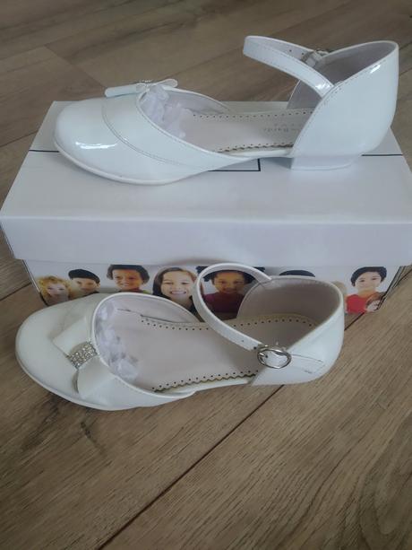 Slávnostné topanky, 32