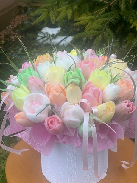 Veľká mydlova kytica v boxe, 