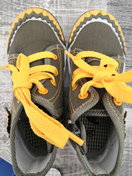 Platené tenisky, 25