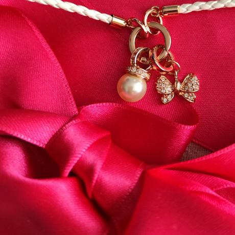 Náhrdelník s koženou šnúrkou, 