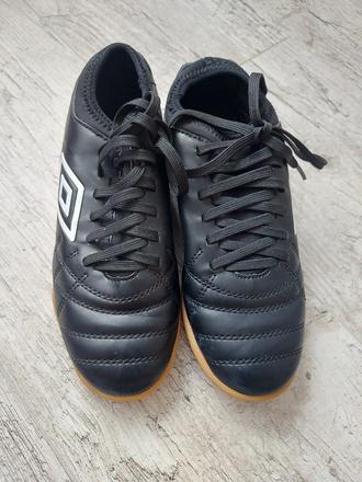 Halovky, umbro,34