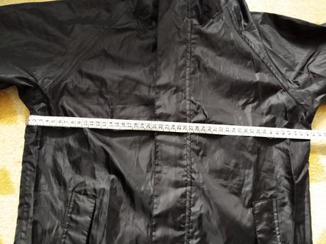 Nepremokavá bunda, 134