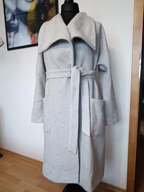 Sivý kabát, gate,m