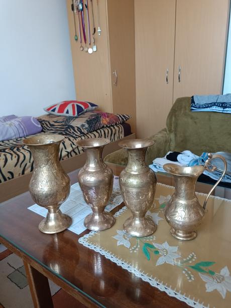 Retro mosadzné vázy a džbánik - gravírované, 4 ks, 