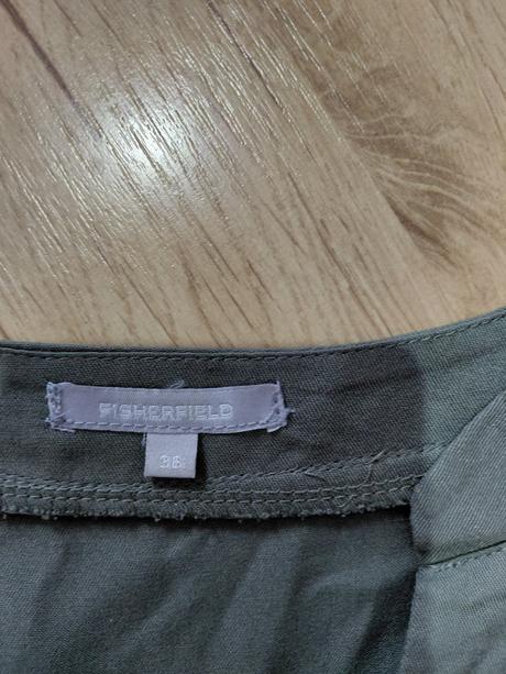 Šaty s ozdobou na vreckách, 36