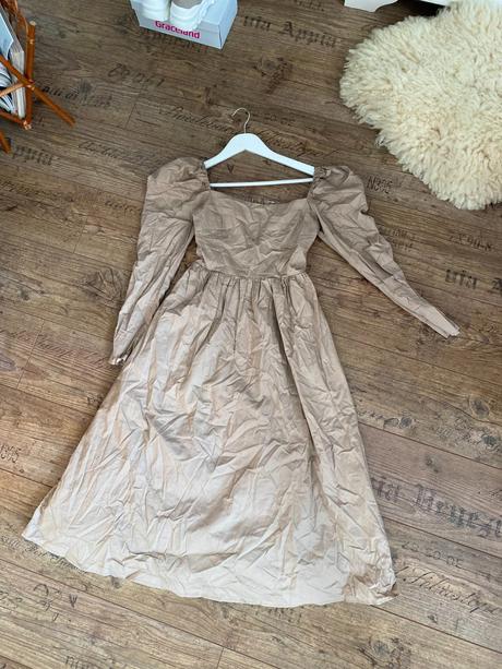 Šaty pre družičku, 36