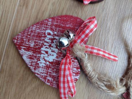 Drevené vianočné srdiečka, 