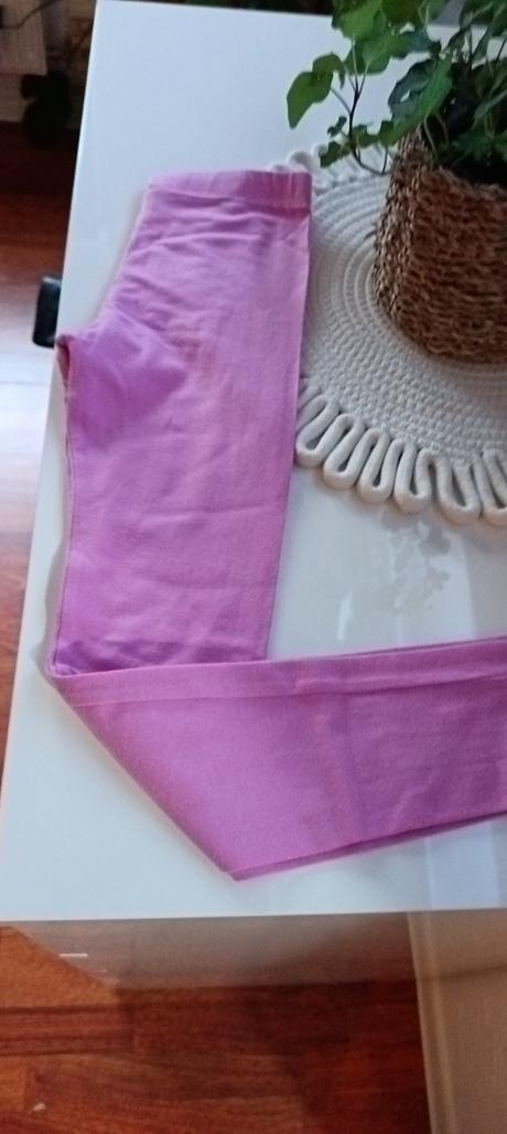 Ružové legíny, 128