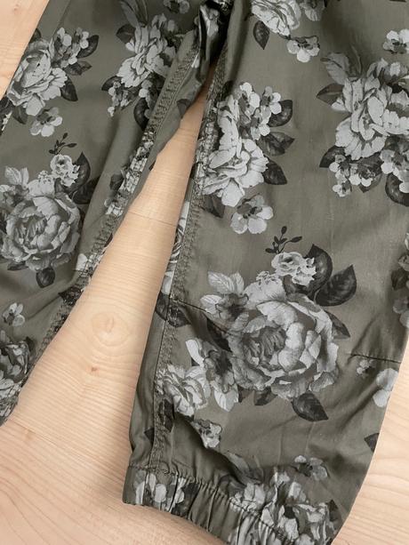 Nohavice kvety 3/4 vel.8-9 rokov, h&m,134