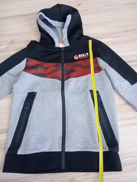 Sveter, chapter young,146