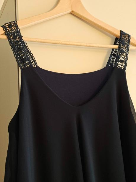 Elegantný tmavomodrý top z talianska, m