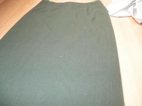 Sukňa tmavozelená, 44