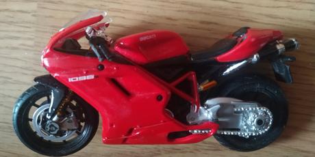 Motorka ducati a yamaha,