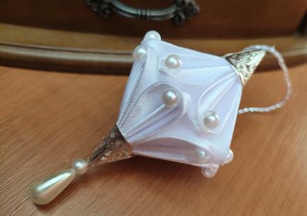 Vianočný saténový cencúľ, 