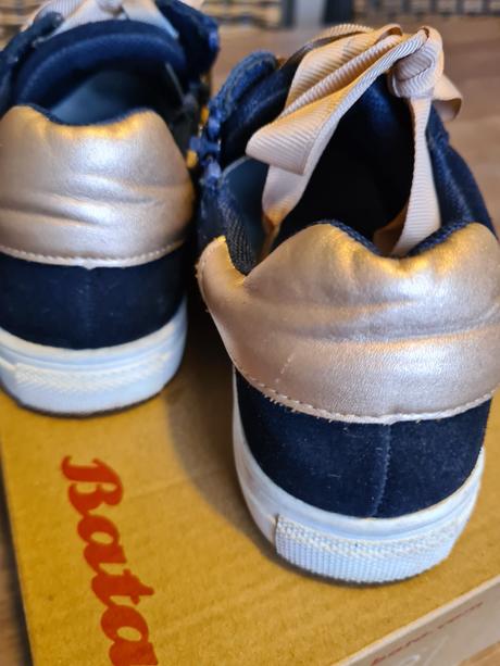 Semišové topánky, baťa,33