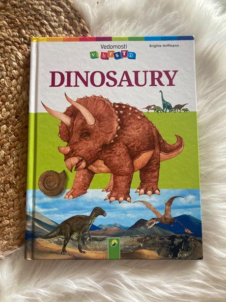 Dinosaury vedomosti v hrsti,