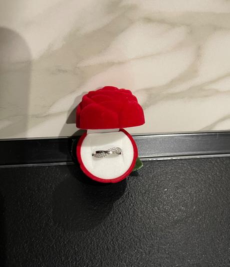 Prsten z bieleho zlata,