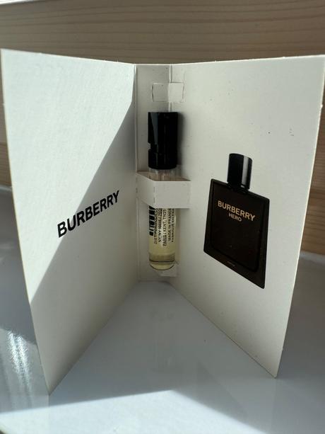 Burberry - hero parfum vzorka,