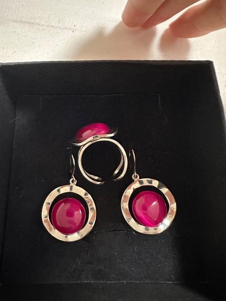 Súprava s cyklámenovým kamienkom,