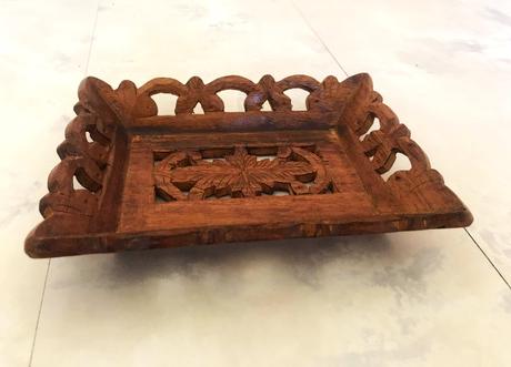 Drevená vyrezávaná tácka, 