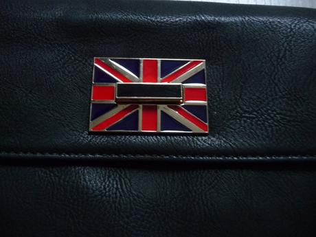 Listová čierna kabelka,