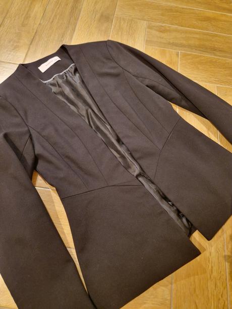 Hladké čierne sako nové, reserved,34 / xs