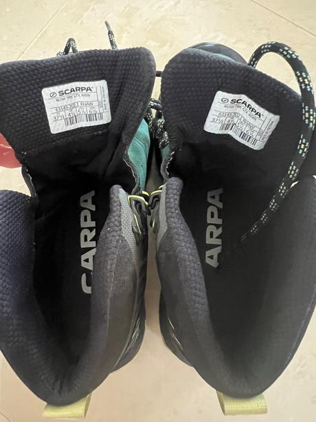 Topanky scarpa, 37